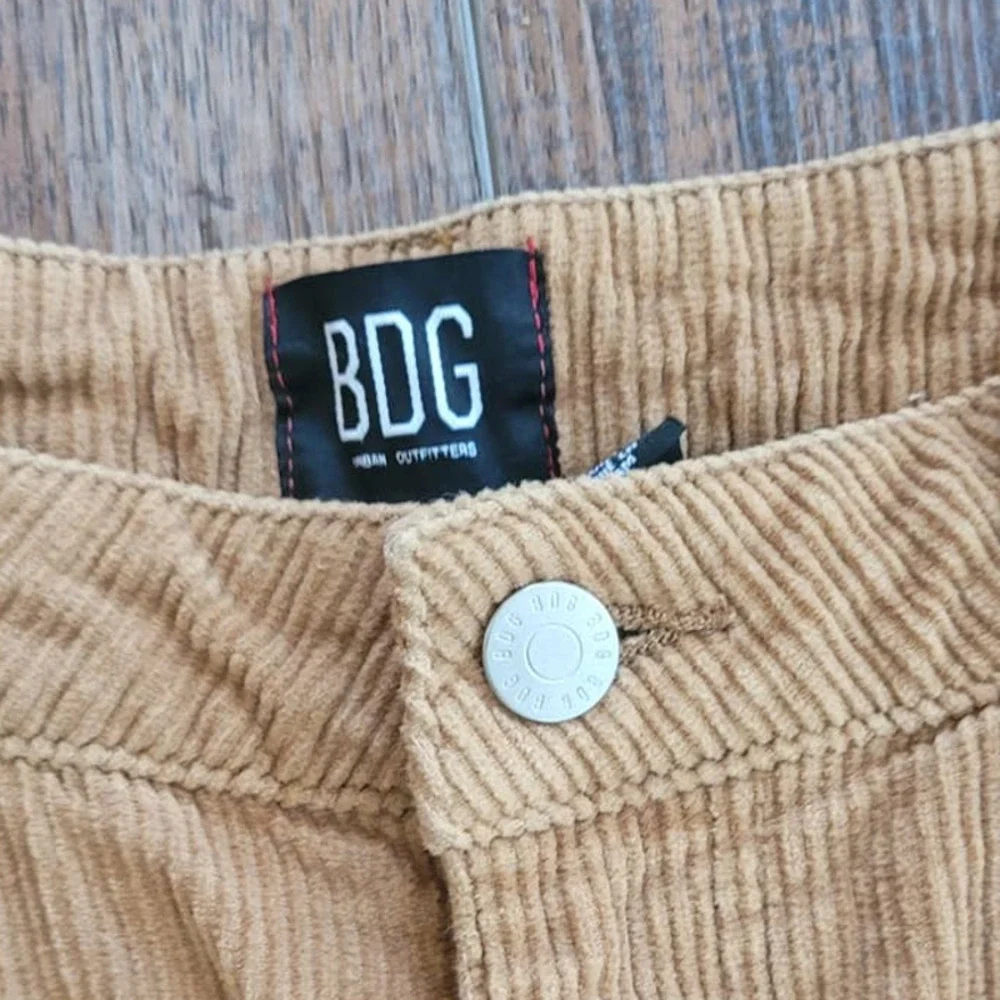BDG by Urban Outfitters Corduroy Khaki Mom High-Rise Straight-Leg Pants 31 - Picture 4 of 4
